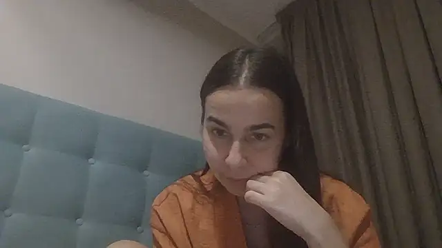 Snapshot of Vanelleda chatting on 07.28.26 Vanelleda online show from 07.28.26