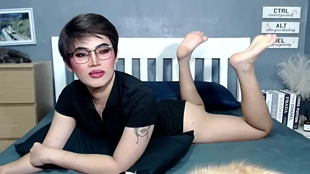 STUCK on YOU  online show from 05.25.26