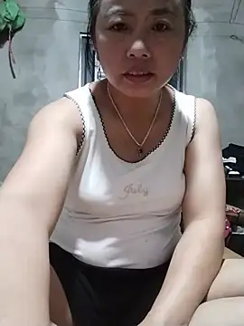 Snapshot of whatmes chatting on 07.29.26 whatmes online show from 07.29.26