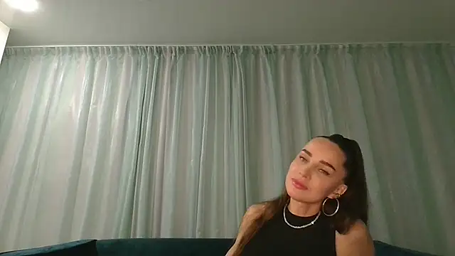 Snapshot of Zorelia chatting on 06.25.26 Zorelia online show from 06.25.26