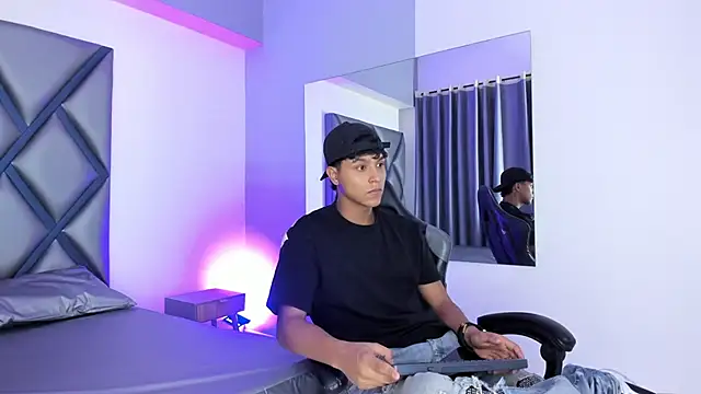 sebastiann 04 online show from 06.26.26