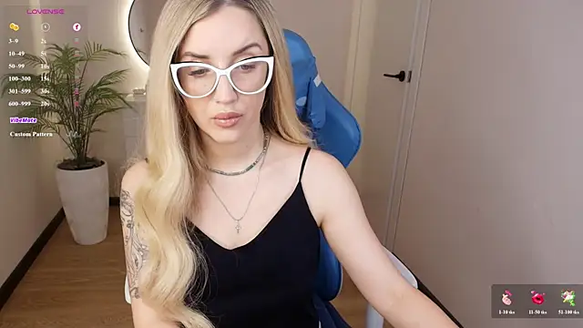 Snapshot of Mi1a_ chatting on 06.26.26 Mi1a online show from 06.26.26