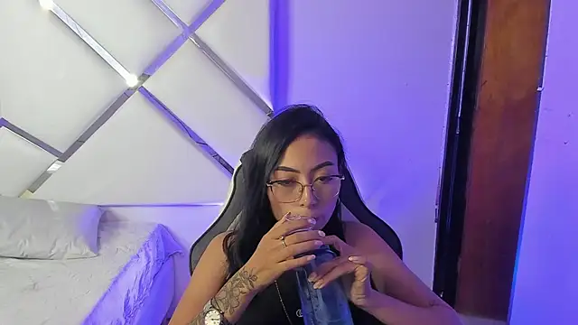 CrystalRouse19 online show from 07.21.26
