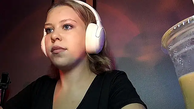 Snapshot of MarylnKrammes chatting on 06.23.26 MarylnKrammes online show from 06.23.26