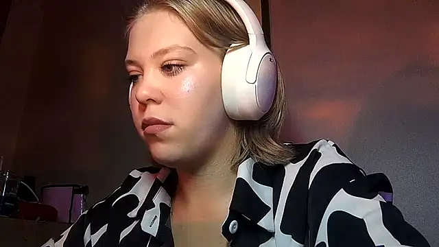 Snapshot of MarylnKrammes chatting on 06.24.26 MarylnKrammes online show from 06.24.26