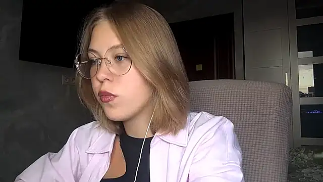 Snapshot of MarylnKrammes chatting on 07.10.26 MarylnKrammes online show from 07.10.26