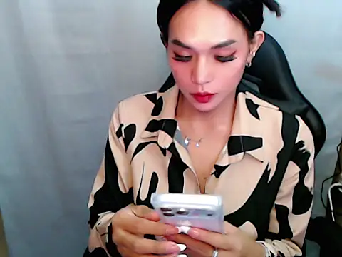 Snapshot of Quenn_Sam chatting on 07.17.26 Quenn Sam online show from 07.17.26