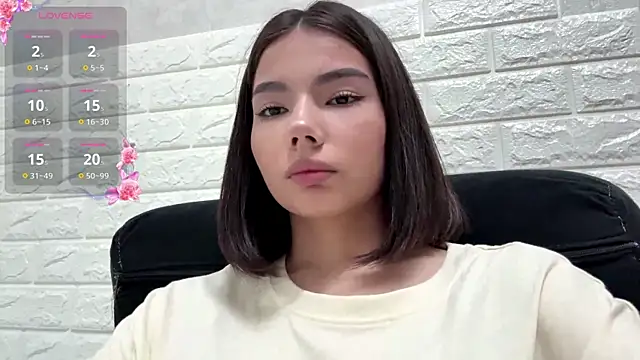 Snapshot of HolliMalory chatting on 07.05.26 HolliMalory online show from 07.05.26