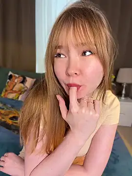 Snapshot of BellaKorth chatting on 07.27.26 BellaKorth online show from 07.27.26