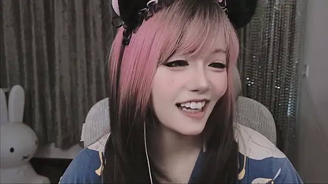 Snapshot of shine33-shuang chatting on 07.19.26 shine33-shuang online show from 07.19.26