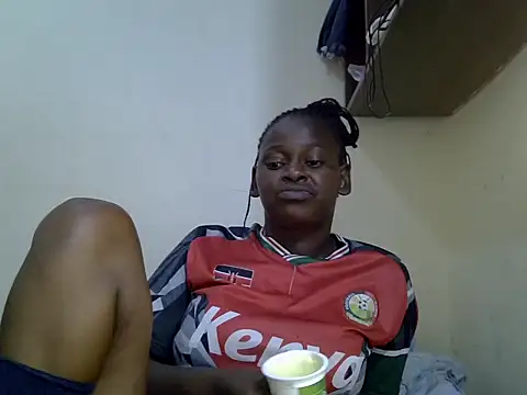 Snapshot of PetitePeachy chatting on 07.10.26 PetitePeachy online show from 07.10.26