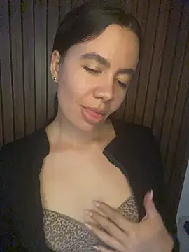 valentinaEliott online show from 07.04.26