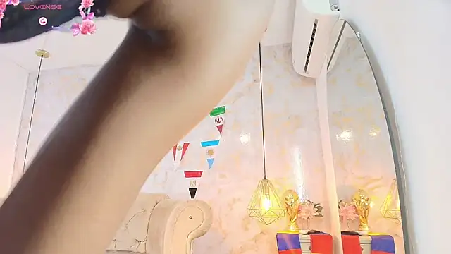 Snapshot of ariannaruiz chatting on 07.19.26 ariannaruiz online show from 07.19.26