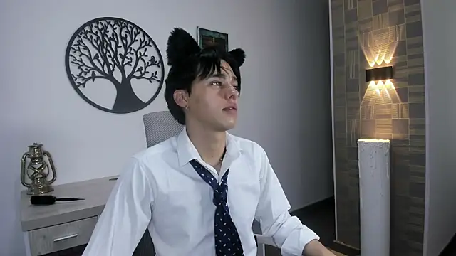 Snapshot of fox_white_ chatting on 07.14.26 fox white online show from 07.14.26