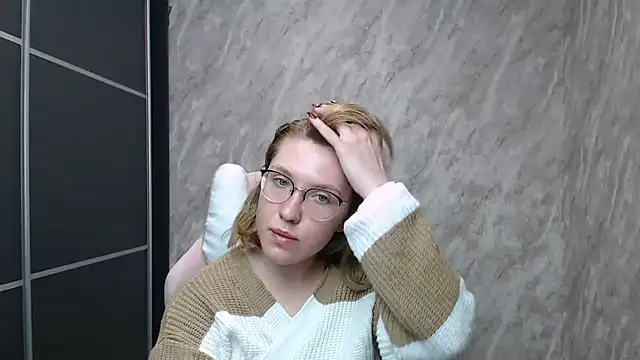 Snapshot of Reginasmilee chatting on 02.14.25 Reginasmilee online show from 02.14.25