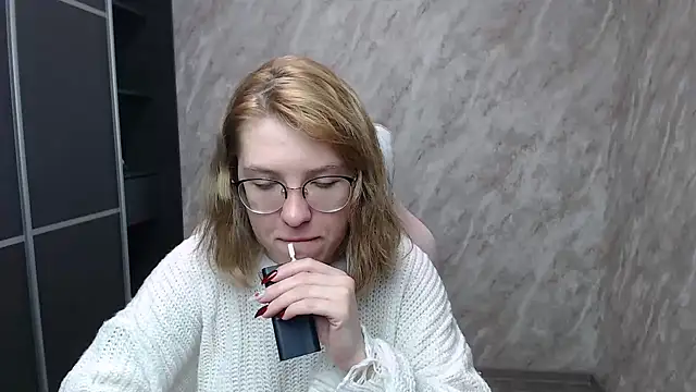 Snapshot of Reginasmilee chatting on 02.18.25 Reginasmilee online show from 02.18.25