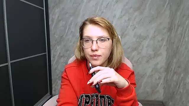 Snapshot of Reginasmilee chatting on 02.19.25 Reginasmilee online show from 02.19.25