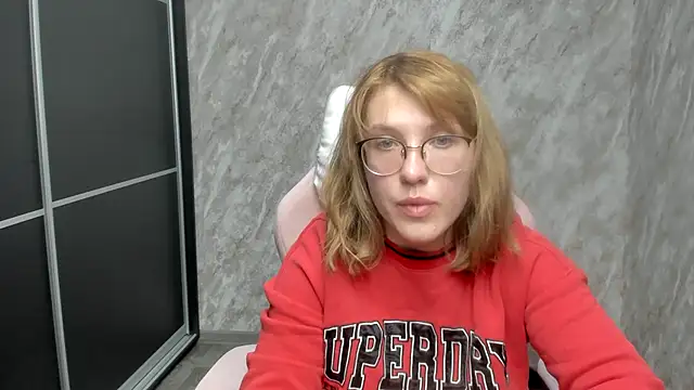 Snapshot of Reginasmilee chatting on 02.24.25 Reginasmilee online show from 02.24.25