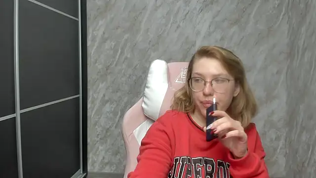 Snapshot of Reginasmilee chatting on 02.26.25 Reginasmilee online show from 02.26.25