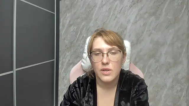 Snapshot of Reginasmilee chatting on 02.28.25 Reginasmilee online show from 02.28.25