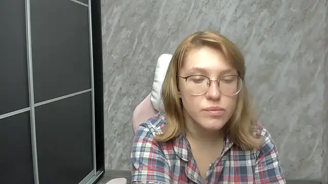Snapshot of Reginasmilee chatting on 03.02.25 Reginasmilee online show from 03.02.25