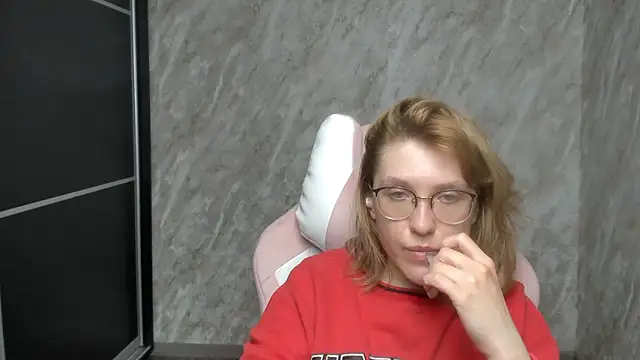 Snapshot of Reginasmilee chatting on 03.05.25 Reginasmilee online show from 03.05.25