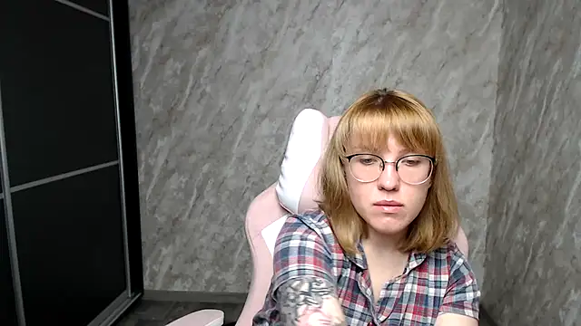 Snapshot of Reginasmilee chatting on 03.08.25 Reginasmilee online show from 03.08.25