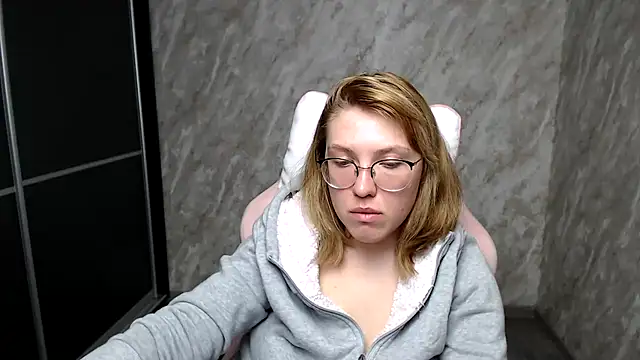 Snapshot of Reginasmilee chatting on 03.11.25 Reginasmilee online show from 03.11.25