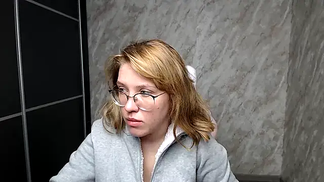 Snapshot of Reginasmilee chatting on 03.14.25 Reginasmilee online show from 03.14.25