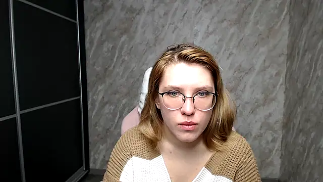 Snapshot of Reginasmilee chatting on 03.18.25 Reginasmilee online show from 03.18.25