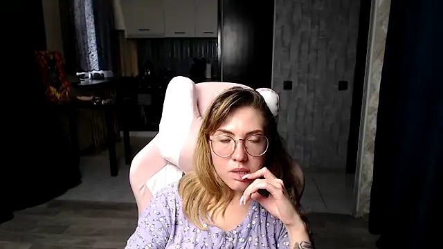 Snapshot of Reginasmilee chatting on 09.09.25 Reginasmilee online show from 09.09.25