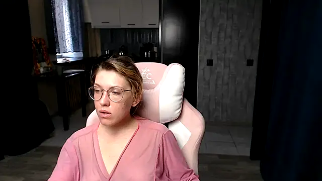 Snapshot of Reginasmilee chatting on 09.15.25 Reginasmilee online show from 09.15.25