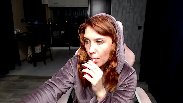Snapshot of Reginasmilee chatting on 10.02.25 Reginasmilee online show from 10.02.25