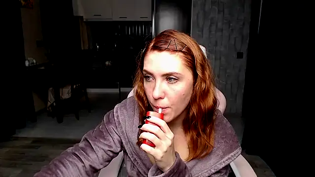 Snapshot of Reginasmilee chatting on 10.03.25 Reginasmilee online show from 10.03.25
