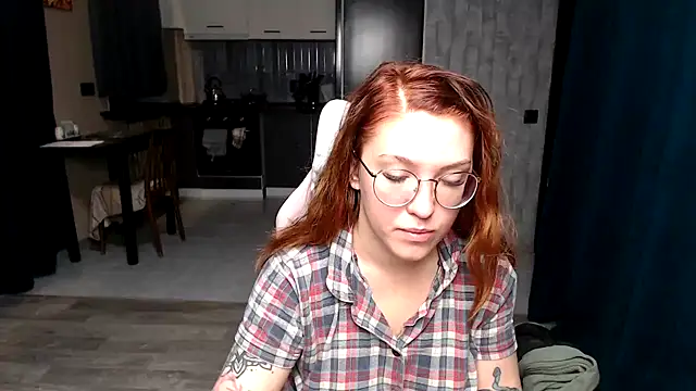 Snapshot of Reginasmilee chatting on 10.04.25 Reginasmilee online show from 10.04.25