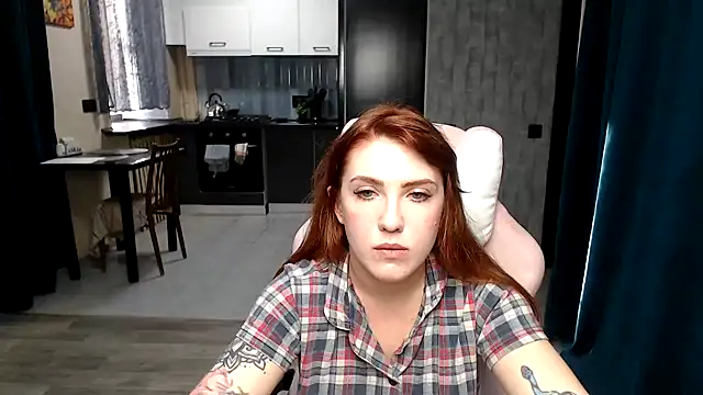 Snapshot of Reginasmilee chatting on 10.04.25 Reginasmilee online show from 10.04.25
