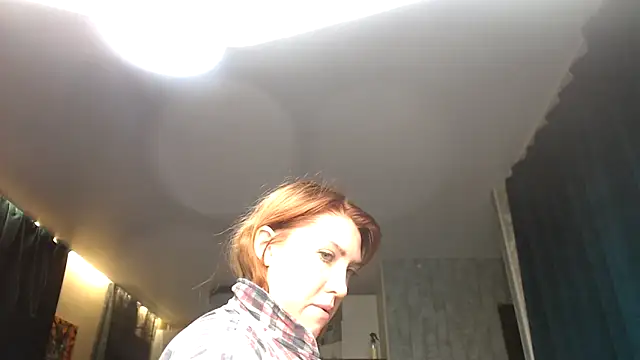 Snapshot of Reginasmilee chatting on 10.05.25 Reginasmilee online show from 10.05.25