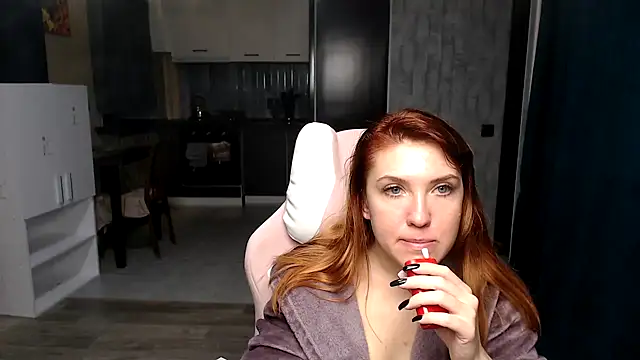 Snapshot of Reginasmilee chatting on 10.06.25 Reginasmilee online show from 10.06.25