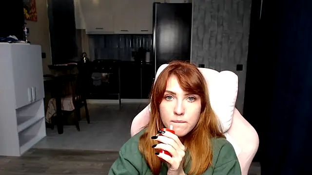 Snapshot of Reginasmilee chatting on 10.08.25 Reginasmilee online show from 10.08.25