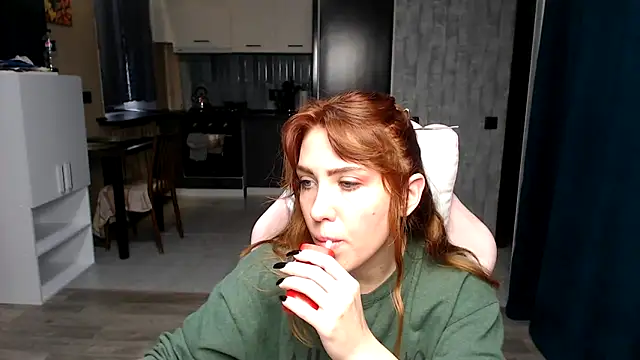 Snapshot of Reginasmilee chatting on 10.09.25 Reginasmilee online show from 10.09.25