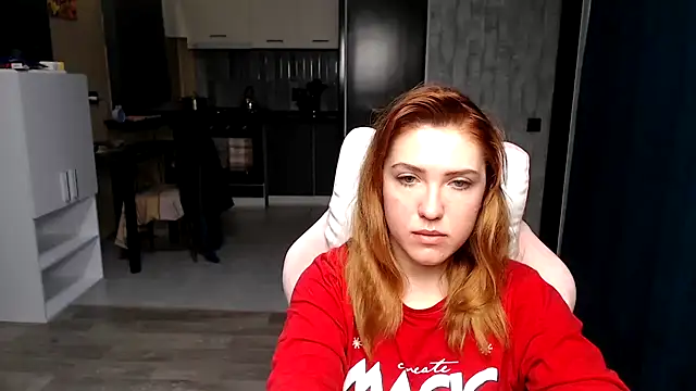 Snapshot of Reginasmilee chatting on 10.11.25 Reginasmilee online show from 10.11.25