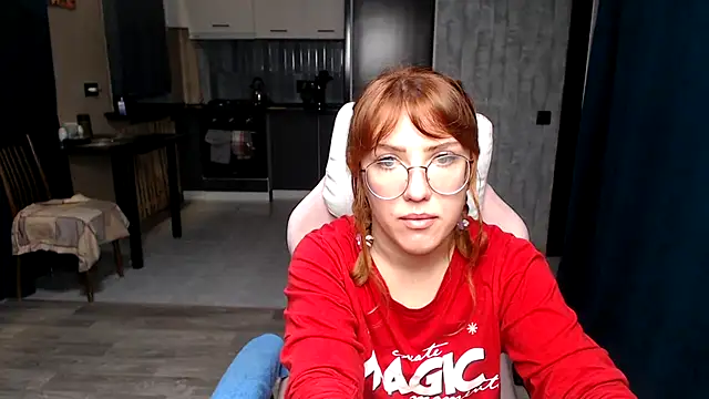 Snapshot of Reginasmilee chatting on 10.12.25 Reginasmilee online show from 10.12.25