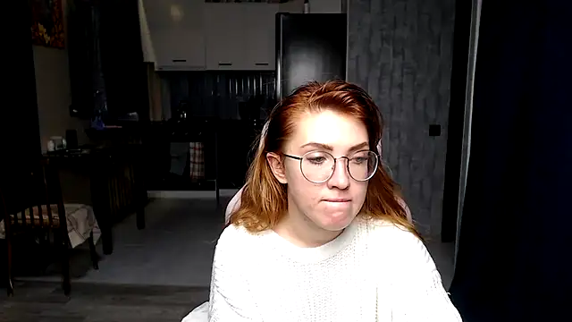 Snapshot of Reginasmilee chatting on 10.18.25 Reginasmilee online show from 10.18.25
