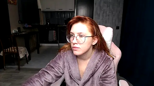 Snapshot of Reginasmilee chatting on 10.19.25 Reginasmilee online show from 10.19.25