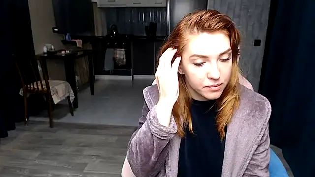 Snapshot of Reginasmilee chatting on 10.20.25 Reginasmilee online show from 10.20.25