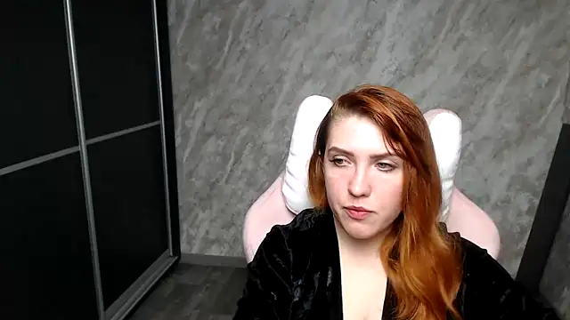 Reginasmilee online show from 02.24.26