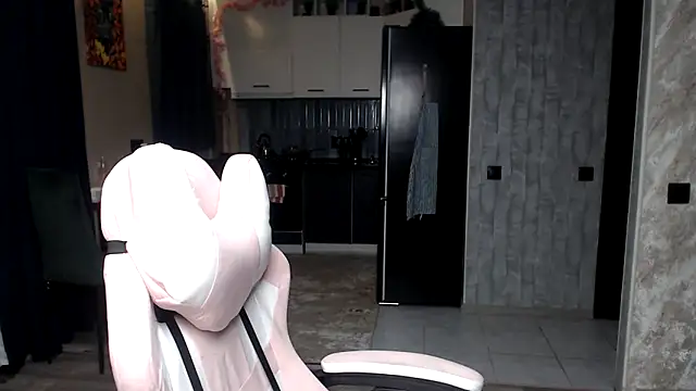 Reginasmilee online show from 03.18.26