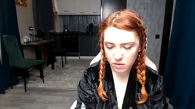 Reginasmilee online show from 04.06.26