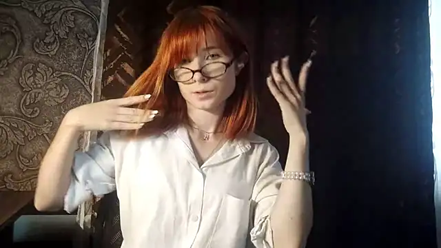 Snapshot of CadieShy chatting on 07.28.26 CadieShy online show from 07.28.26