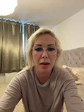 Snapshot of Cindy_Stone_official chatting on 06.30.26 Cindy Stone official online show from 06.30.26